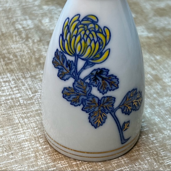 Vintage Japanese Sake Vase - Picture 9 of 13
